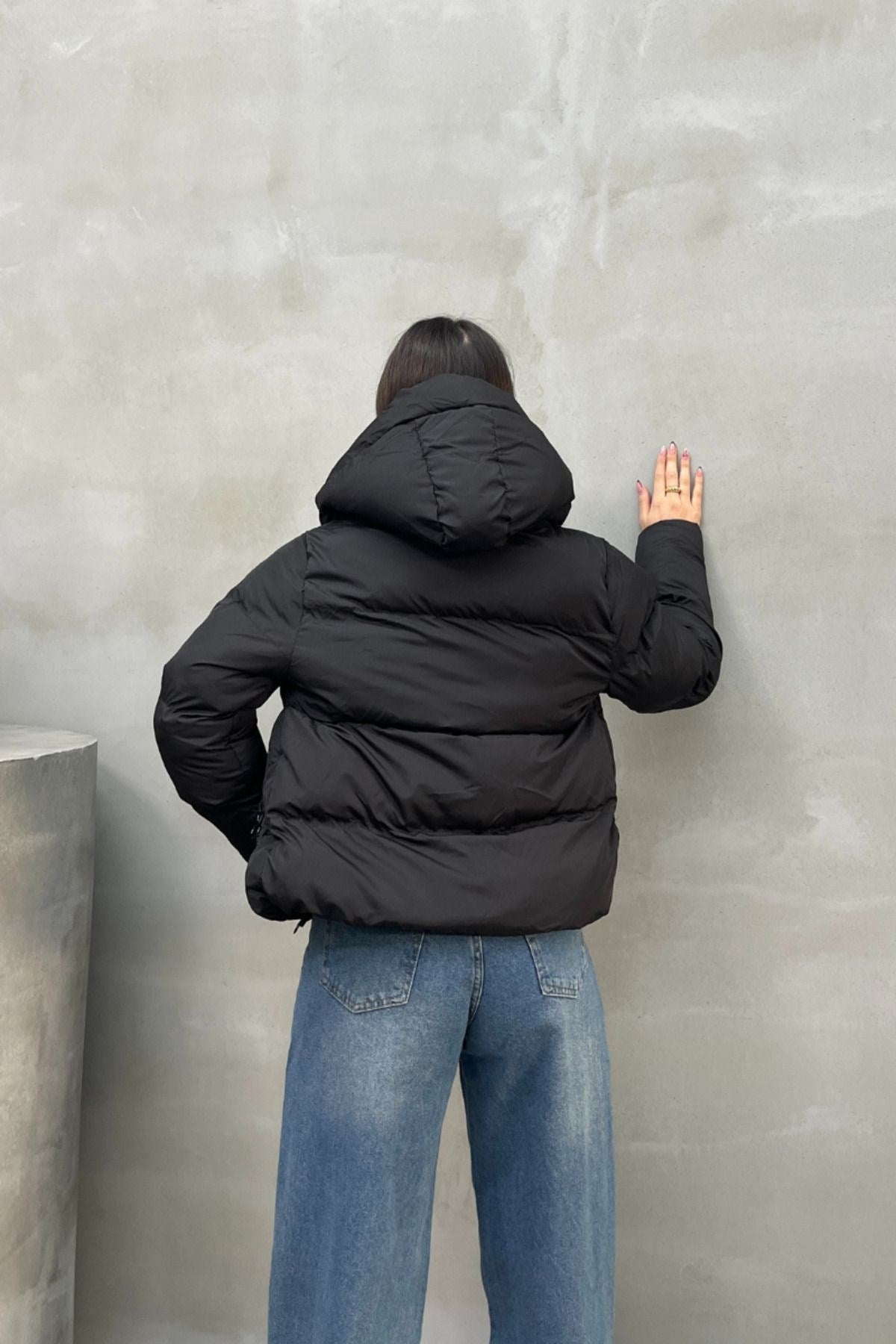 Kadın Kapüşonlu Cepli Kısa Şişme Mont